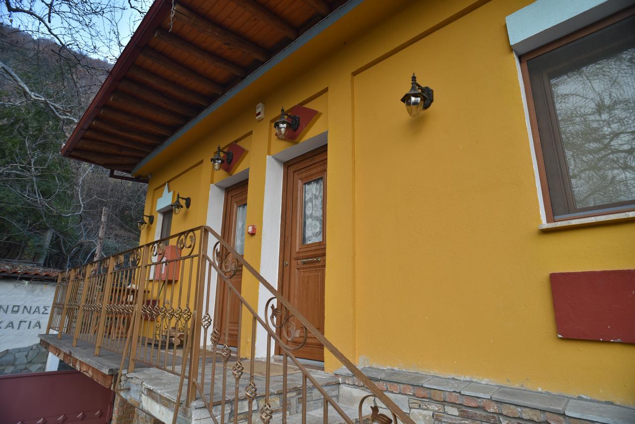 Santa Marina Guesthouse Loutraki  Bagian luar foto