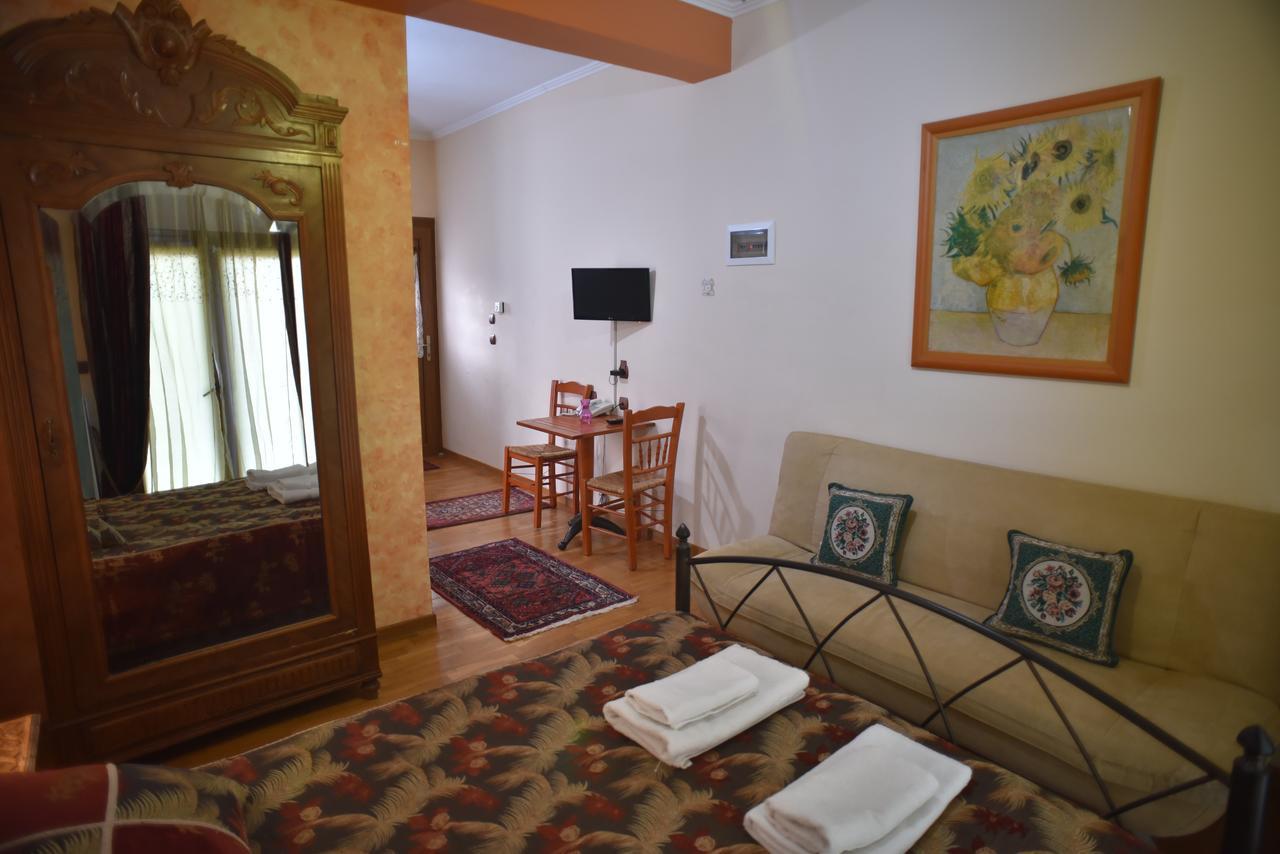 Santa Marina Guesthouse Loutraki  Bagian luar foto