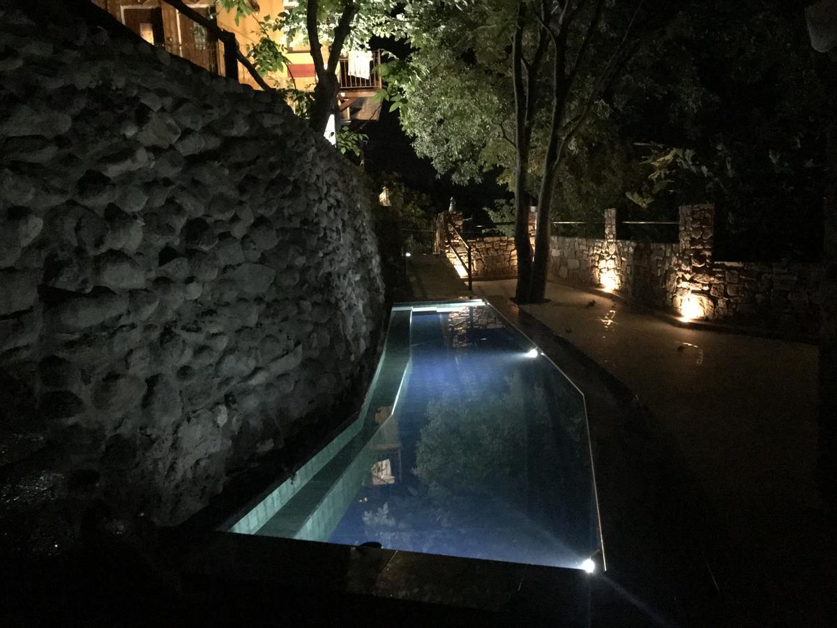 Santa Marina Guesthouse Loutraki  Bagian luar foto