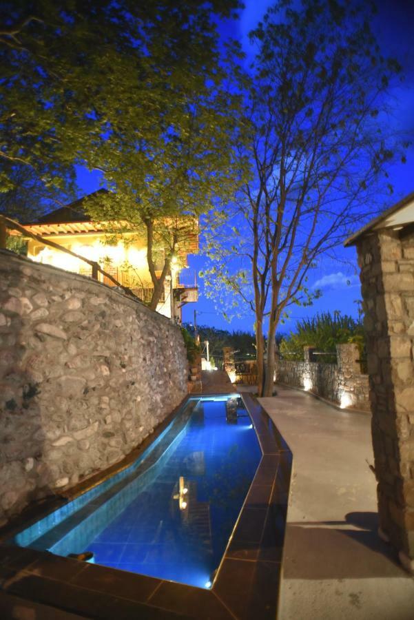 Santa Marina Guesthouse Loutraki  Bagian luar foto